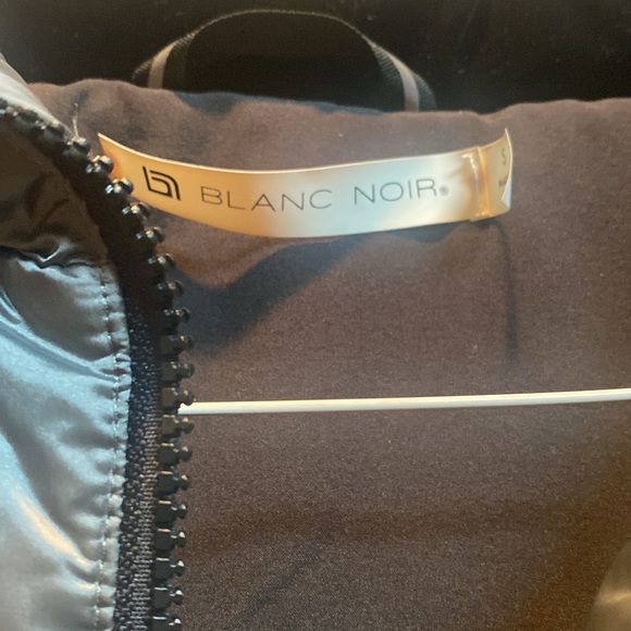 Gently used blanc Noir cropped jackete - Picture 2 of 8